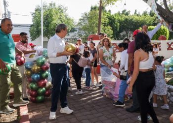 Presidente Municipal celebra a niñas y niños de San Baltazar Campeche