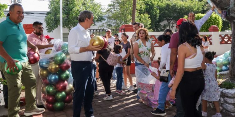 Presidente Municipal celebra a niñas y niños de San Baltazar Campeche