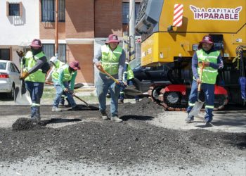 Supervisa Alcalde al Tren Capitalino de Pavimentación en la colonia Vicente Guerrero