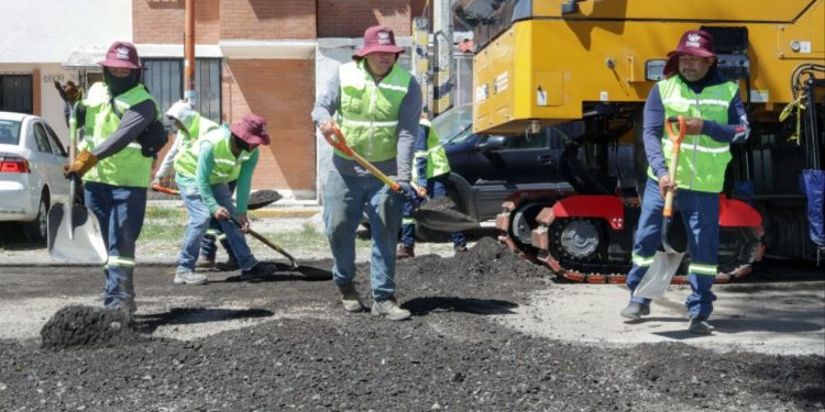 Supervisa Alcalde al Tren Capitalino de Pavimentación en la colonia Vicente Guerrero