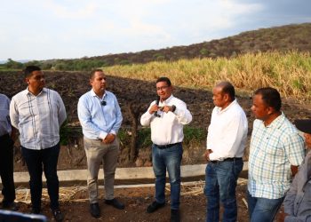 Impulsa Pável Gaspar diálogo con comunidades durante recorrido de obra hidráulica en Puctla