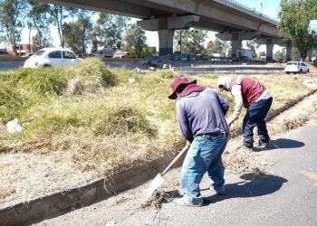 Refuerza Gobierno Municipal mantenimiento en bajo puentes de la capital
