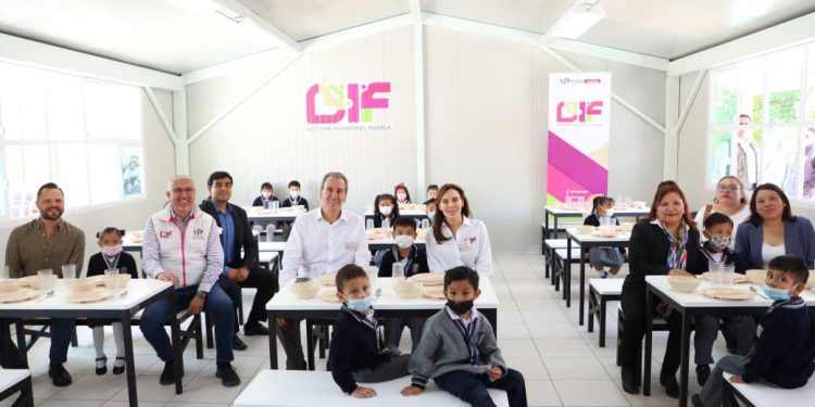 Reafirma Pepe Chedraui apoyo a escuelas con nuevos desayunadores escolares
