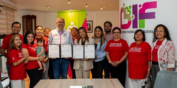 Firma DIF Puebla Capital convenio de colaboración con Asociación Civil Kunn