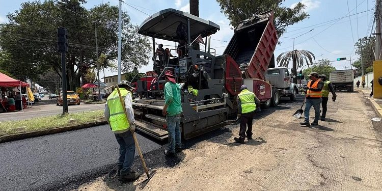 Fortalece el Presidente Municipal vialidades con el Tren Capitalino de Pavimentación