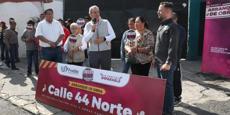 Encabeza Alcalde trabajos de rehabilitación vial en la colonia San Luis Gonzaga
