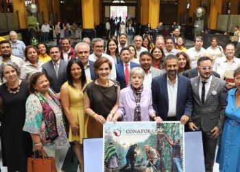 Semarnat conmemora 25 años de la Conafor con develación de sello postal