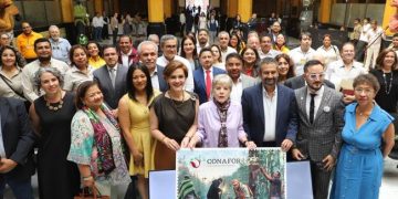 Semarnat conmemora 25 años de la Conafor con develación de sello postal