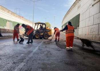 Realiza Gobierno de Pepe Chedraui limpieza en el bajopuente de Bulevar 5 de Mayo y 2 Norte