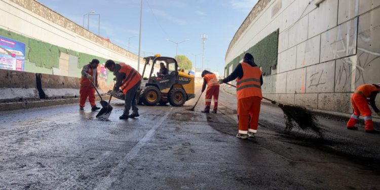 Realiza Gobierno de Pepe Chedraui limpieza en el bajopuente de Bulevar 5 de Mayo y 2 Norte