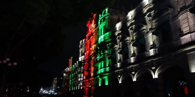 Inaugura Alcalde nuevo sistema de iluminación arquitectónica del Palacio Municipal