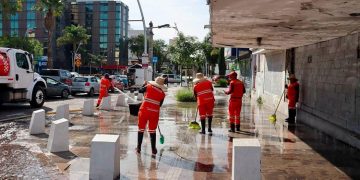 Personal de LIMPIA realiza lavado en Avenida Juárez: Gobierno Municipal