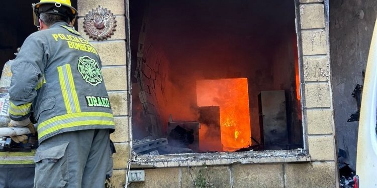 Protección Civil atiende explosión por abastecimiento de gas