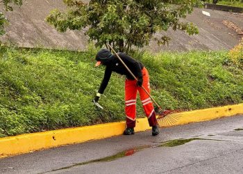 Gobierno Municipal mantiene limpios los alrededores del Estadio Cuauhtémoc tras evento deportivo