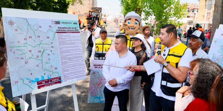 Alejandro Armenta convoca a organización vecinal para rehabilitación de accesos a Colonias
