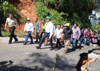 Gobierno Estatal despliega maquinaria y apoyos sociales para atender emergencia en la Sierra Negra