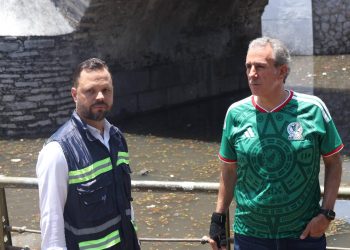 Supervisa Pepe Chedraui labores de drenado en el Puente de Ovando para restablecer la circulación segura