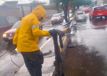 Ante las intensas lluvias, Agua de Puebla llama a No tirar basura en las calles para prevenir inundaciones