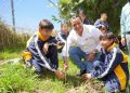 Gobierno de Texmelucan y Centro Escolar Ávila Camacho reforestan con 300 árboles