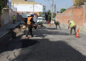 Mantiene Presidente Municipal supervisión en trabajos de bacheo en distintos puntos de la capital