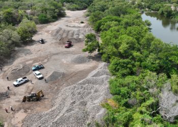 Asegura Profepa maquinaria utilizada para extracción ilegal de materiales pétreos en el Río Los Perros, Oaxaca