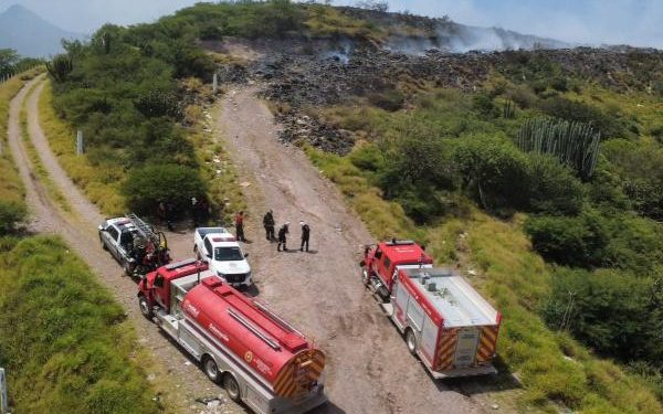 Protección Civil reporta 60% de control en incendio de Acatlán