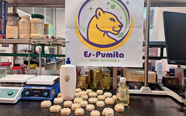 Es-Pumita, jabón sostenible elaborado con aceite de cocina usado