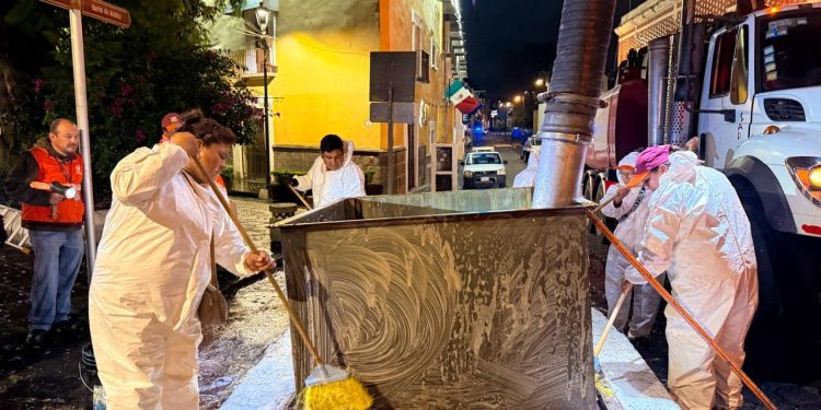 Realiza Gobierno Municipal limpieza de contenedores soterrados en Los Sapos y Teatro Principal