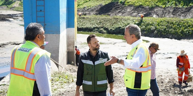 Supervisa Edil trabajos de limpieza y desazolve en vaso regulador Puente Negro