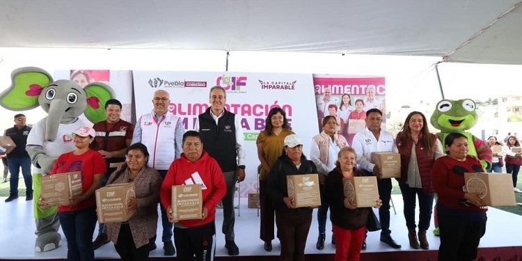 A través del DIF Puebla Capital, entrega Edil más de 4 mil despensas en La Resurrección