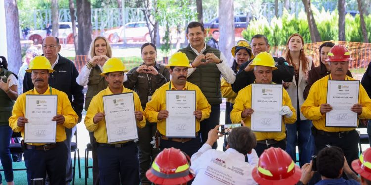 Gobierno Estatal reconoce labor forestal y protege bosques poblanos