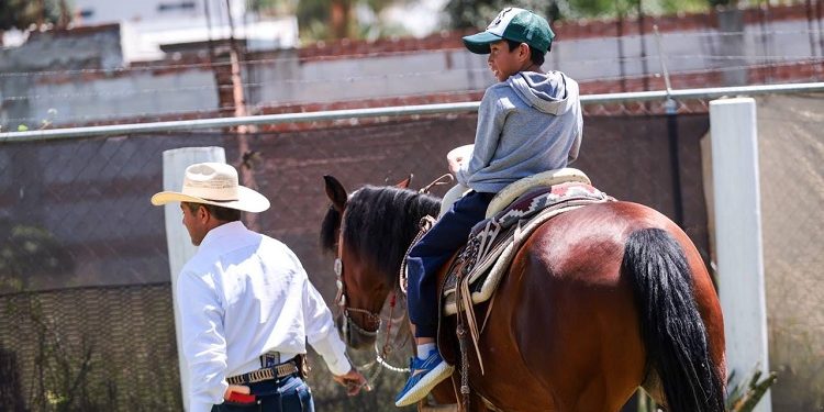 San Andrés Cholula amplía servicios de rehabilitación con programa de equinoterapia