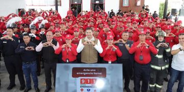 Gobierno Estatal reconoce entrega heroica de bomberos  