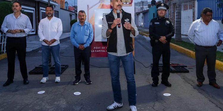 Con Puebla Brilla, Gobierno Municipal moderniza al 100 por ciento alumbrado público en Galaxia Bosques de Amalucan
