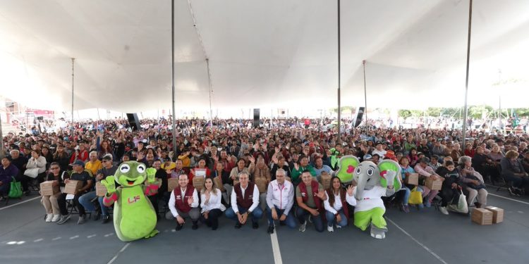 Pepe Chedraui entrega más de 10 mil despensas del programa “Alimentación Imparable” en la Laguna de Chapulco