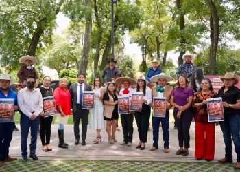 Con tradición y orgullo cholulteca, Tonantzin Fernández presenta la Cabalgata de Inicio de Feria