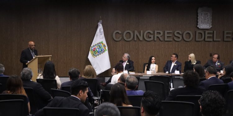 Dialogan en el Congreso de Puebla sobre la implementación de la inteligencia artificial en los procesos legislativos