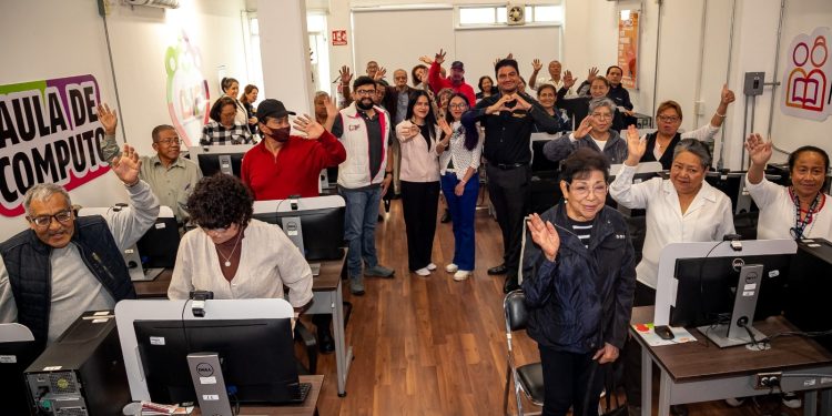 Aborda DIF Puebla Capital medios digitales y fraudes cibernéticos con personas adultos mayores