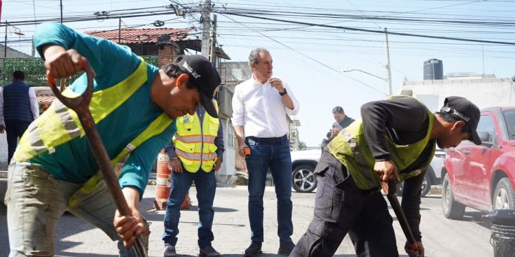Supervisa Alcalde campaña “BacheAndo Puebla” en Xochimehuacan