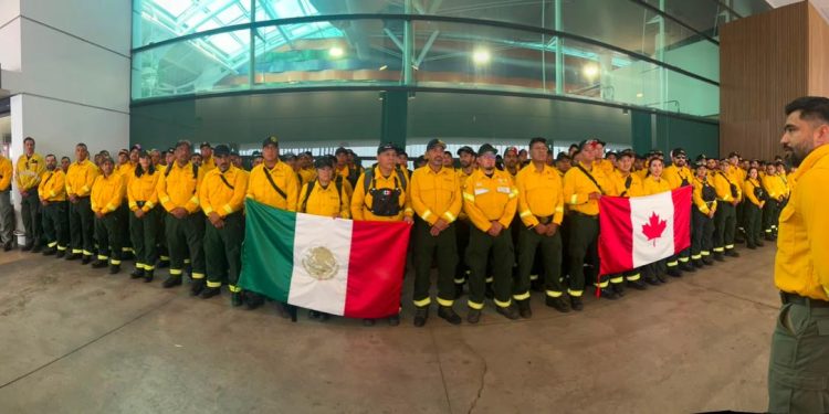México realiza cuarto despliegue de apoyo para combatir incendios forestales en Canadá