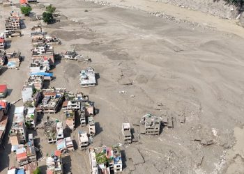 Cientos de muertos y desaparecidos tras devastadoras inundaciones en Nepal y China