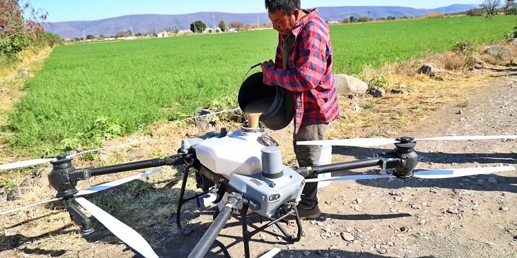 Con drones agrícolas, SADR tecnifica el campo atlixquense