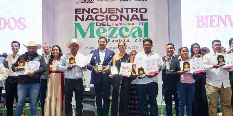 Mezcal Poblano es orgullo, identidad y riqueza para sus comunidades: Alejandro Armenta