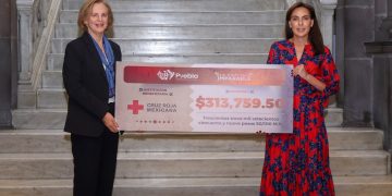 Entregan Pepe Chedraui y MariElise Budib donativo a Cruz Roja por colecta anual