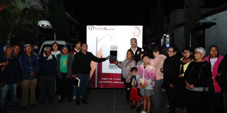 Moderniza Gobierno de Pepe Chedraui 162 luminarias en la colonia Historiadores