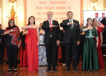 Encabezan Alejandro Armenta y Pepe Chedraui ceremonia del Grito de Independencia
