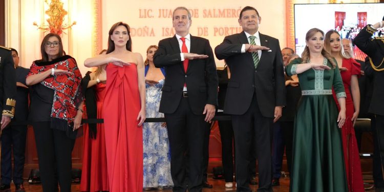 Encabezan Alejandro Armenta y Pepe Chedraui ceremonia del Grito de Independencia