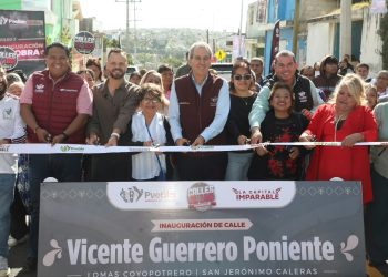 Entrega Pepe Chedraui obras de pavimentación en la Junta Auxiliar de San Jerónimo Caleras