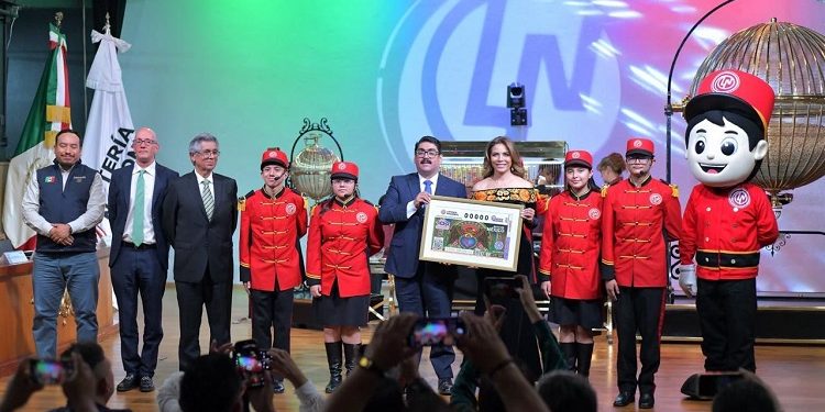 Lotería Nacional celebra las fiestas patrias por el 216 aniversario