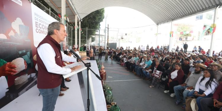 Alcalde impulsa el progreso comunitario en favor de productores mezcaleros y agrícolas